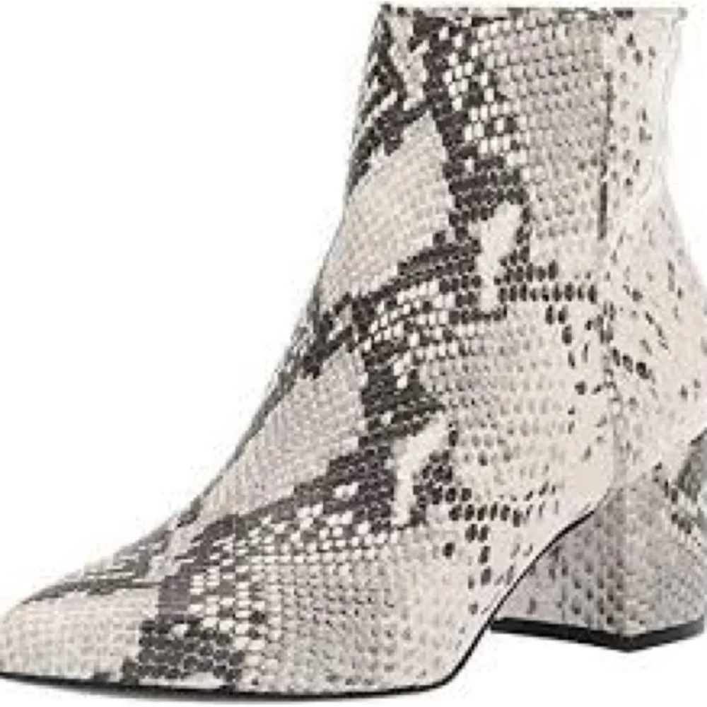 Steve Madden Banner Snakeskin Boots Booties Block Heel 2.5 Inches 8.5 NEW - Picture 1 of 10
